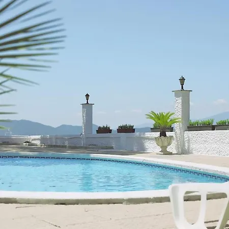 House With Panoramic View And Large Swimming Pool *