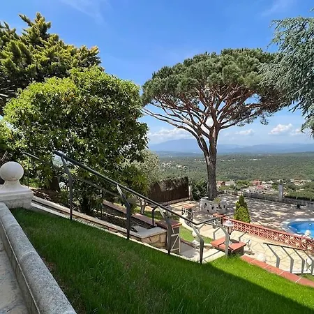 House With Panoramic View And Large Swimming Pool